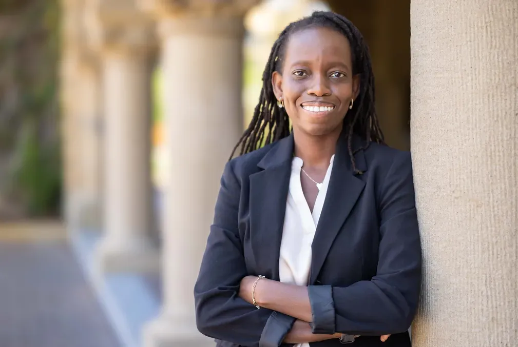 Portrait of Laura Dassama in the Stanford arcade.