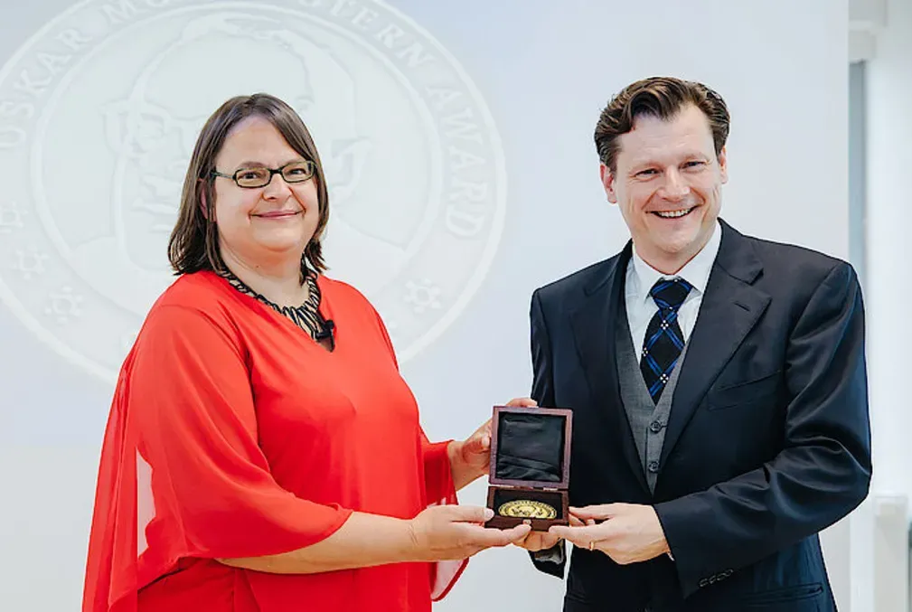 Muriel Niederle receiving Margenstern Medal